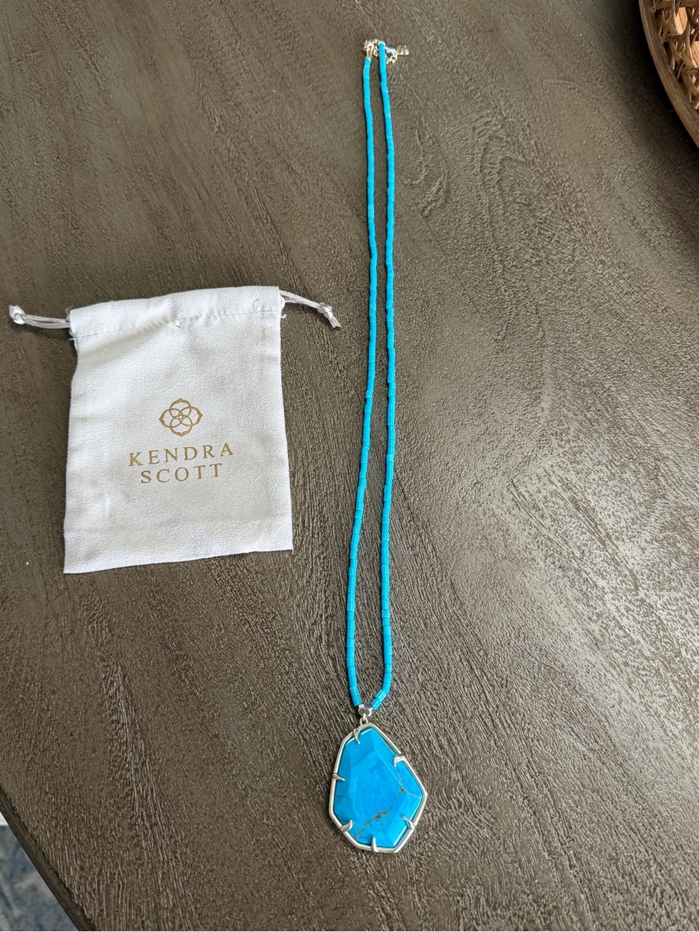 Kendra Scott necklace